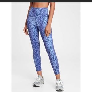 NWT Gap Eclipse 7/8 legging in blue leopard size S